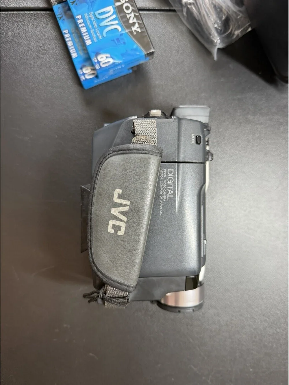 JVC GR-DVL805U Camcorder Silver W/ BATTERIES, CASE, CHARGER, Tapes & Cords WORKS